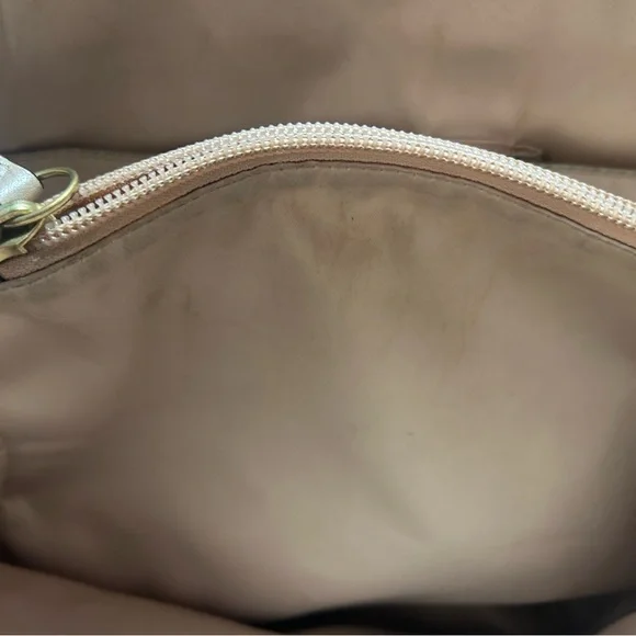Coach Penelope Bucket Bag with two Exterior Pockets Neutral Pearlized Champagne - Picture 7 of 8